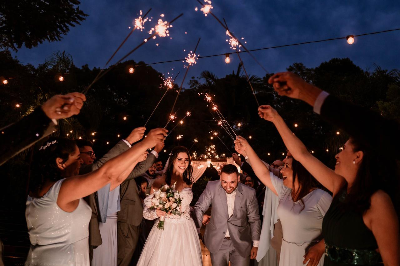 ideias criativas para saída dos noivos