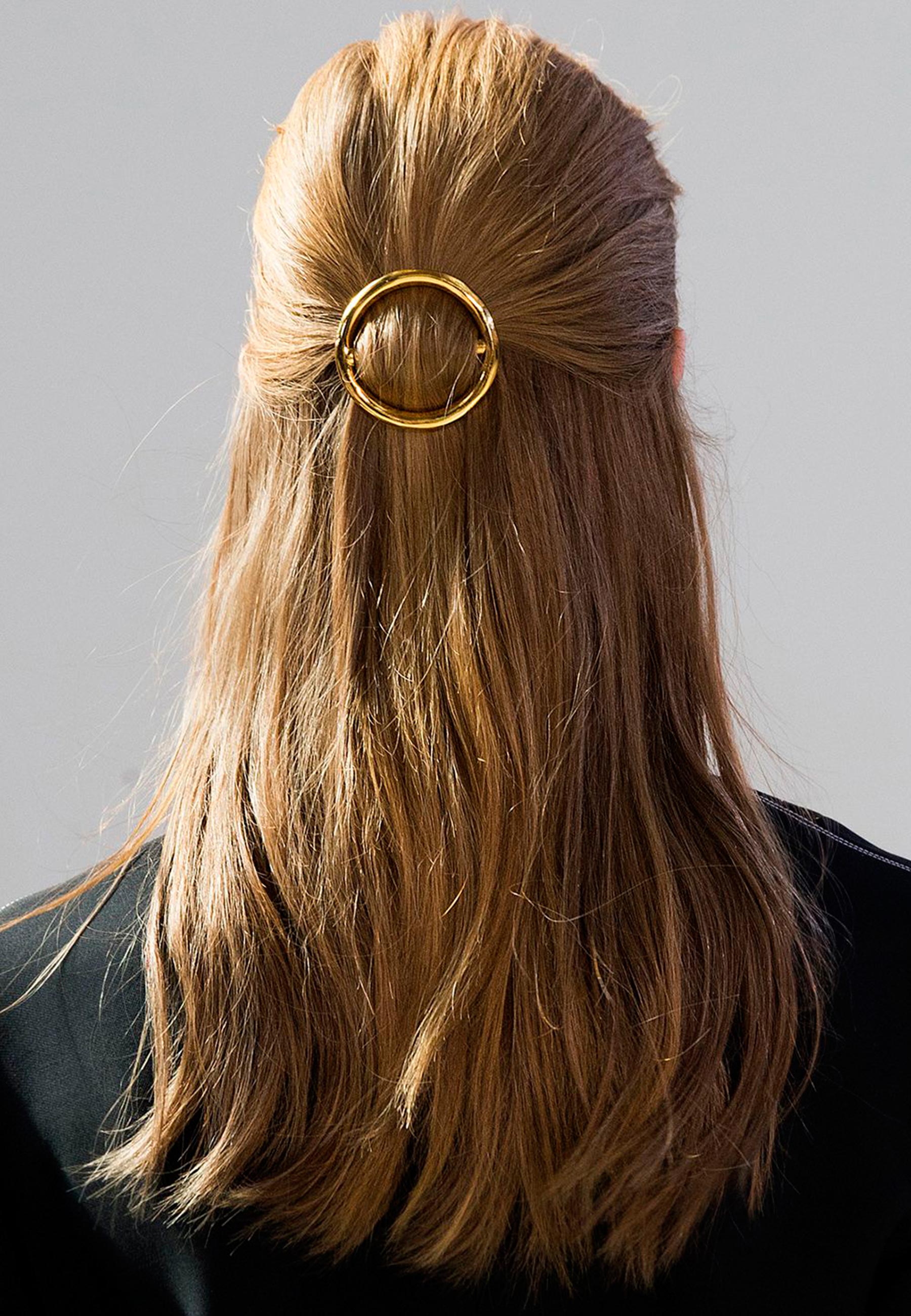 acessórios dourados versus prateados noiva