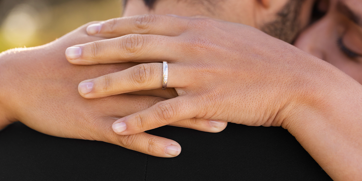 O Significado por Trás da Mão da Sua Aliança