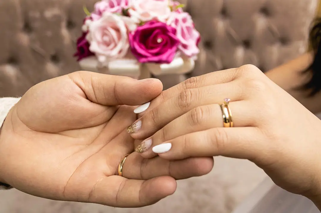 aliança mão direita