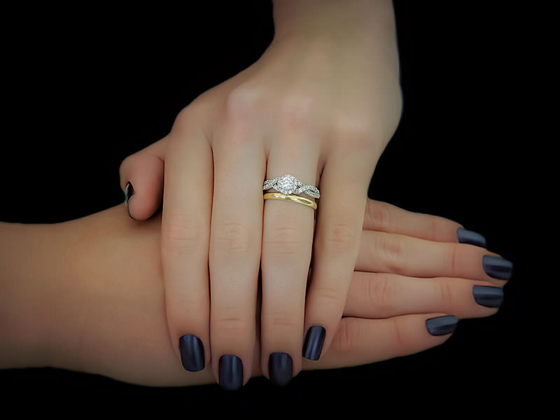 aliança mão direita