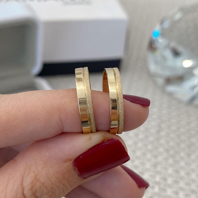 Alianças de casamento com diamantes