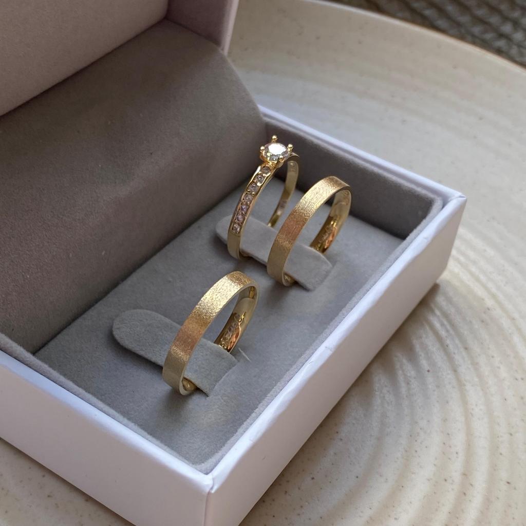 Alianças de casamento com diamantes de laboratório