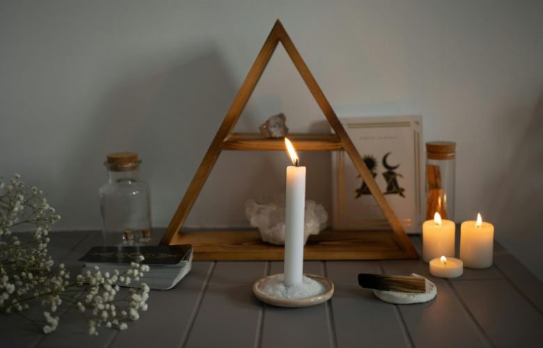 5 ideias de títulos:
1. Altar Verde: Tendências e Inspirações para seu Casamento
2. Greenery no Altar: Como Criar um Cenário Natural e Sofisticado
3. Folhagens para Casamento: Guia Completo de Espécies e Estilos
4. Decoração de Altar: Dicas Essenciais para um Visual Impactante
5. Do Rústico ao Moderno: Versatilidade das Folhagens na Decoração de Cerimônias