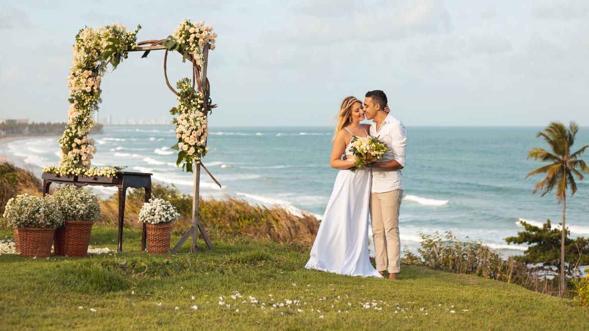 5 ideias de títulos:
1. Altar Verde: Tendências e Inspirações para seu Casamento
2. Greenery no Altar: Como Criar um Cenário Natural e Sofisticado
3. Folhagens para Casamento: Guia Completo de Espécies e Estilos
4. Decoração de Altar: Dicas Essenciais para um Visual Impactante
5. Do Rústico ao Moderno: Versatilidade das Folhagens na Decoração de Cerimônias