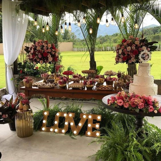 5 ideias de títulos:
1. Renovação de Votos: Como Escolher a Aliança Perfeita para Reafirmar seu Amor
2. Bodas de Ouro e Prata: Joias que Celebram Anos de União
3. O Significado por Trás dos Anéis Eternity e Aparadores na Renovação de Votos
4. Personalização de Alianças: Dicas para Tornar sua Joia de Renovação Única
5. Materiais e Estilos: Guia Completo para a Aliança de Renovação de Votos