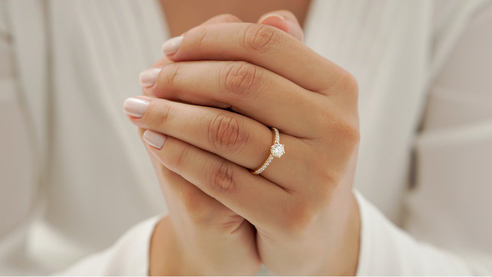 anel solitário vs aparador de aliança