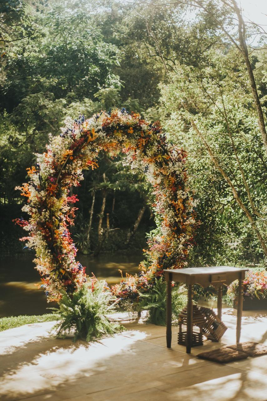 erros comuns ao escolher arco de altar geométrico