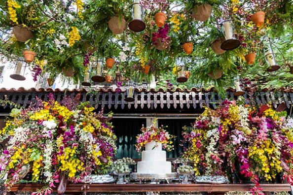 ideias de arranjos aéreos circulares para casamento