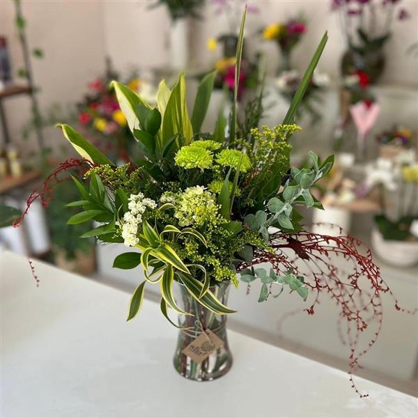 DIY: Crie arranjos de folhagens sem espuma floral