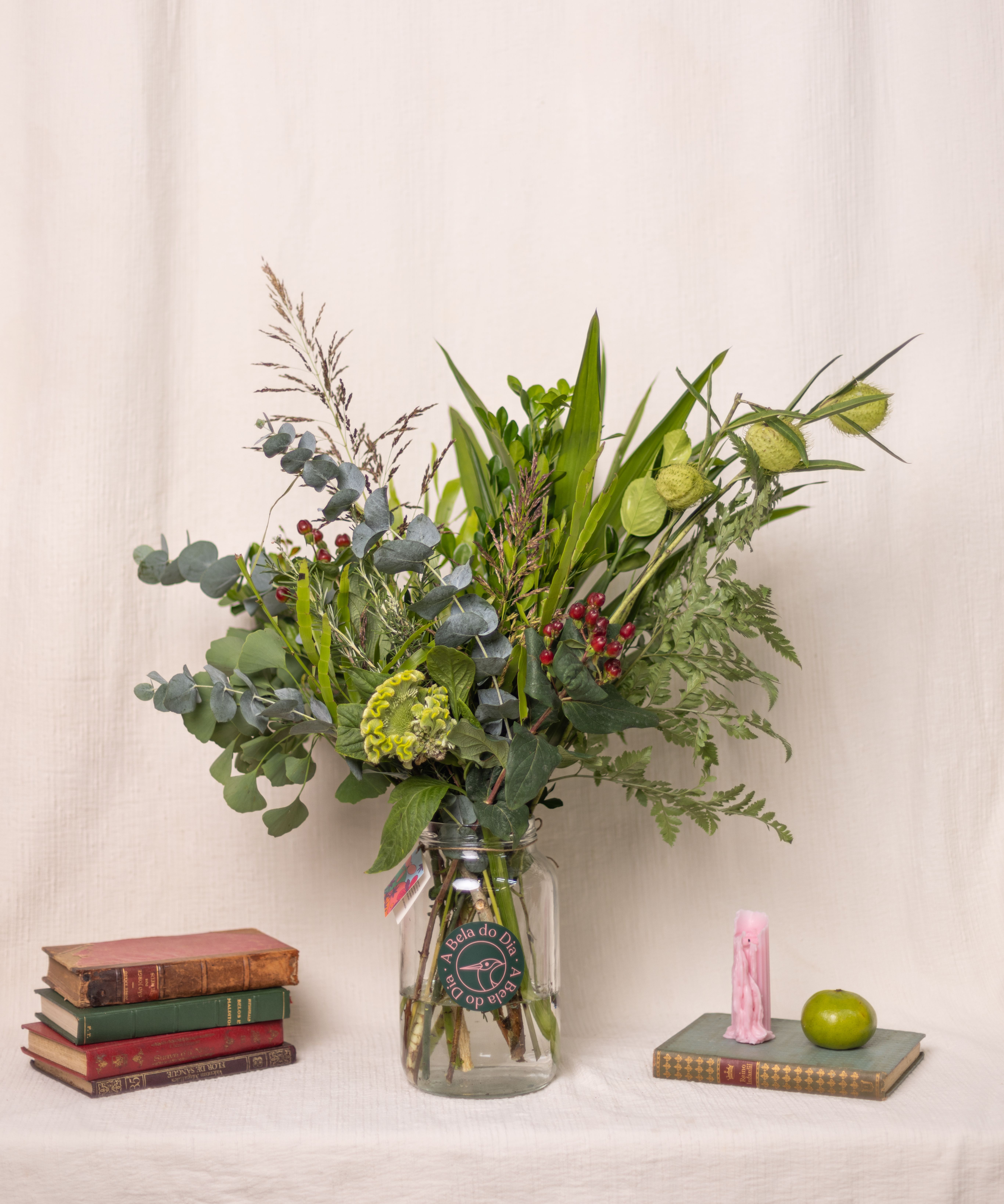 DIY: Crie arranjos de folhagens sem espuma floral