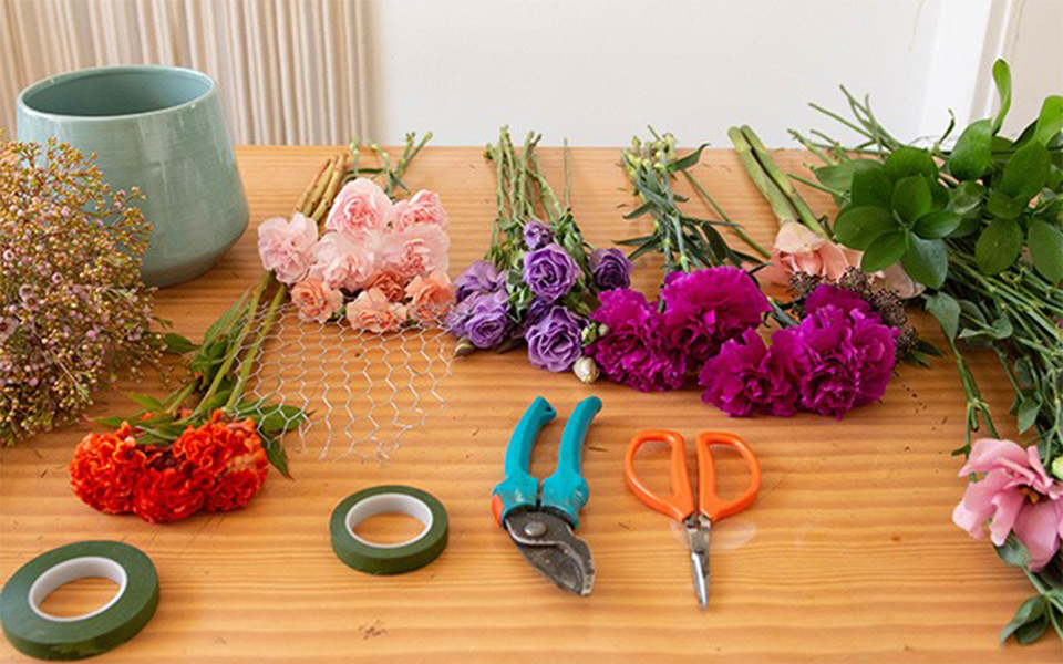 erros comuns ao montar arranjos de flores baixos