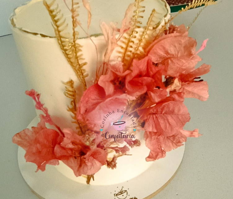 ideias criativas arranjos flores mesa bolo