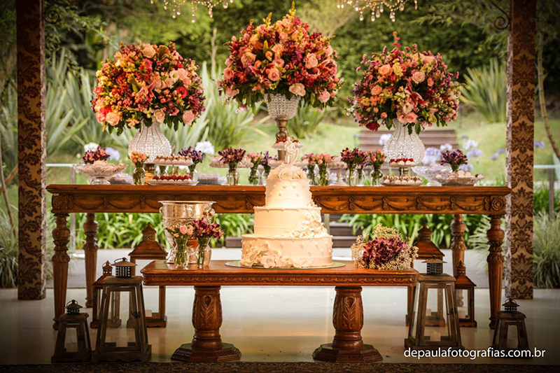 quanto custa um arranjo de flores para mesa de bolo
