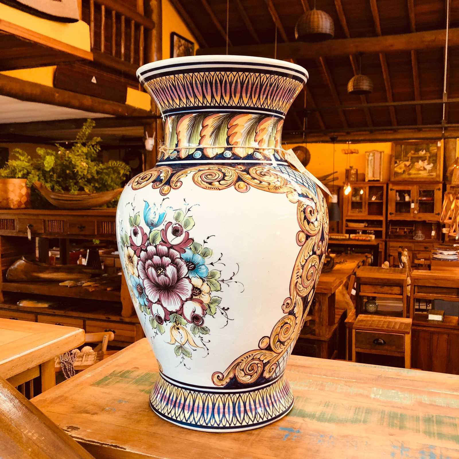 erros comuns ao montar arranjos em vasos de cerâmica