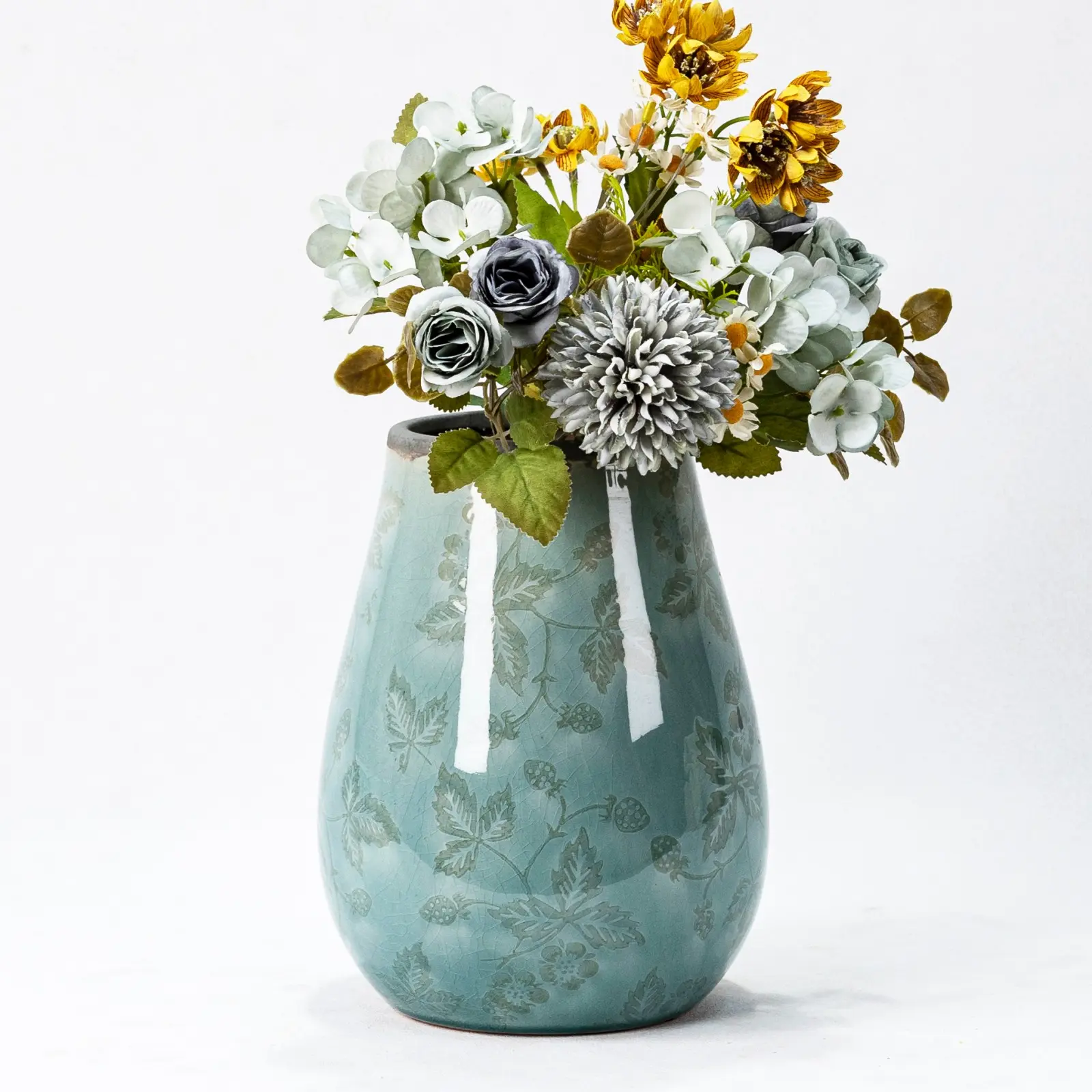 vaso de cerâmica com flores artificiais vs naturais qual escolher