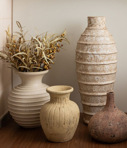 como fazer arranjo de folhagens em vaso de cerâmica pequeno