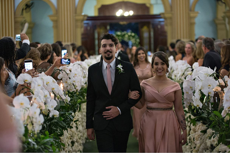 O que dizer na bênção das alianças: Roteiros completos para padrinhos e celebrantes