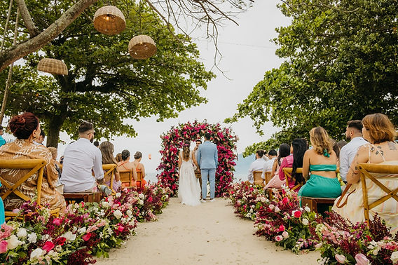 O que dizer na bênção das alianças: Roteiros completos para padrinhos e celebrantes