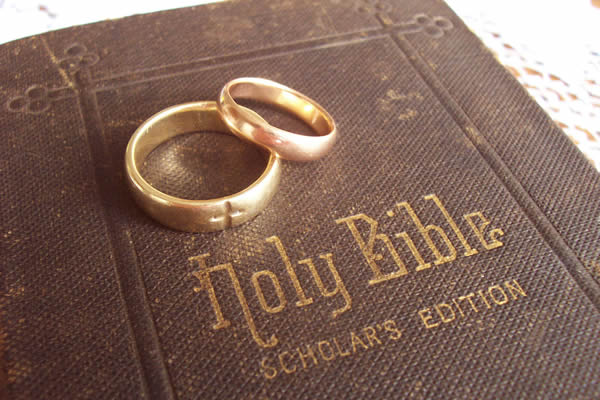 Amor Ágape no Casamento: Lições de Efésios 5 e 1 Coríntios 13