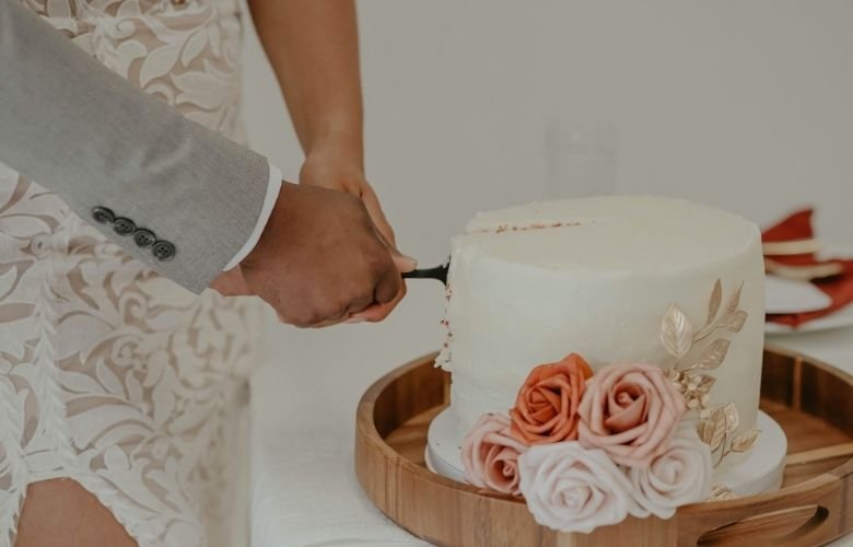 Jantar Temático de Bodas de Porcelana: Dicas de Decoração e Menu
