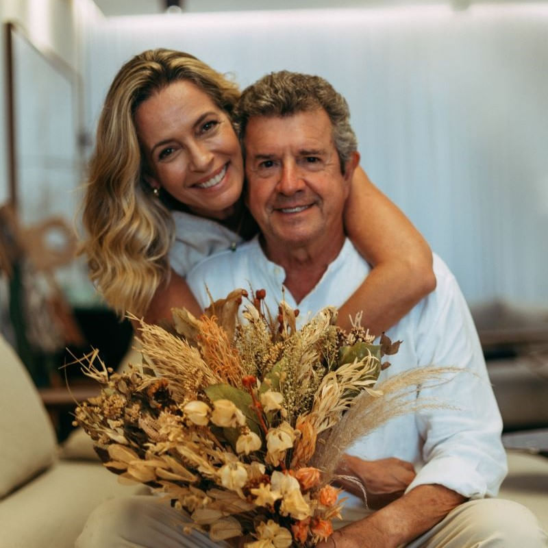 5 ideias criativas para celebrar as Bodas de Madeira
Como presentear no 5º aniversário de casamento
O significado por trás das Bodas de Madeira
Bodas de Madeira vs. Bodas de Ferro: Qual a diferença?
Planejando um jantar romântico para as Bodas de Madeira