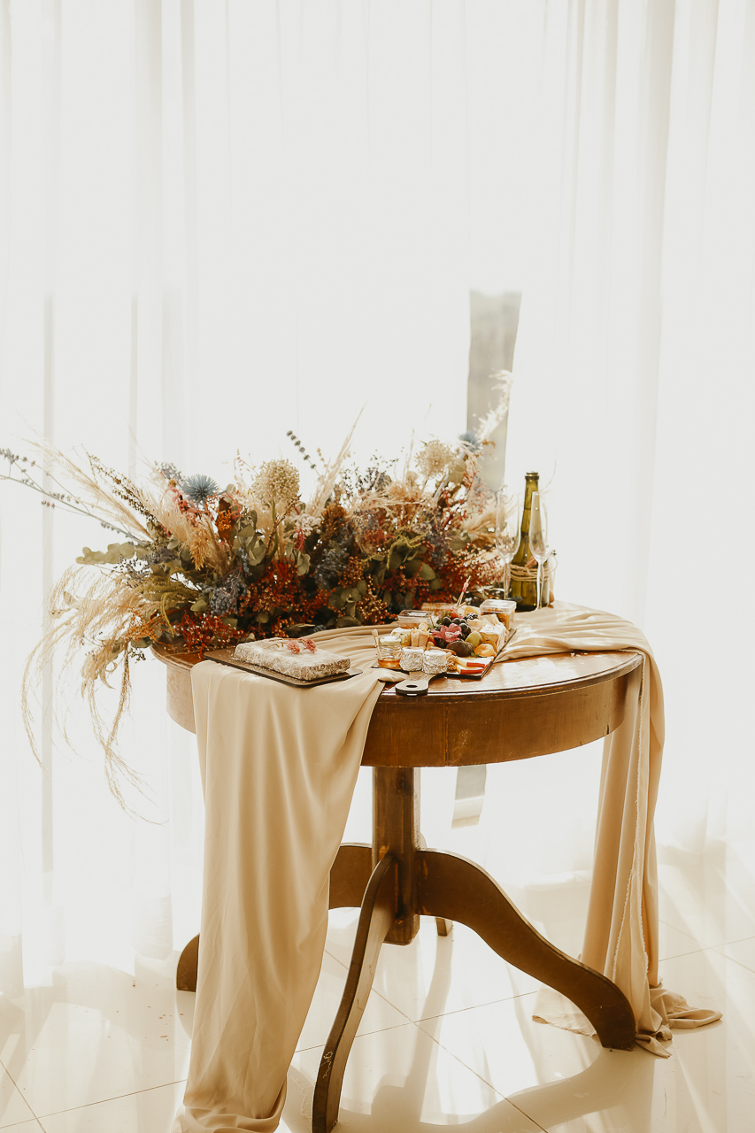 5 Ideias Criativas para Celebrar suas Bodas de Madeira
Como Escolher o Presente Perfeito para as Bodas de Madeira
O Significado Profundo das Bodas de Madeira: 5 Anos de União
Destinos Românticos para Comemorar 5 Anos de Casamento
Bodas de Madeira: Símbolos e Tradições para Celebrar seu Amor