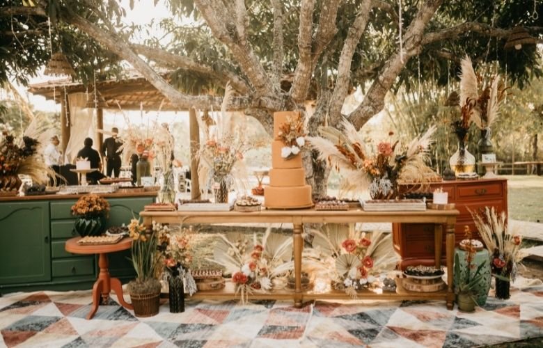 5 Ideias Criativas para Celebrar suas Bodas de Madeira
Como Escolher o Presente Perfeito para as Bodas de Madeira
O Significado Profundo das Bodas de Madeira: 5 Anos de União
Destinos Românticos para Comemorar 5 Anos de Casamento
Bodas de Madeira: Símbolos e Tradições para Celebrar seu Amor