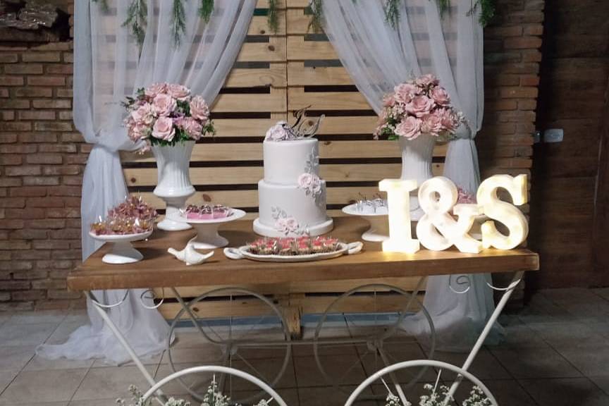 DIY: Aprenda a Fazer Seu Próprio Bolo Cenográfico com EVA e Isopor