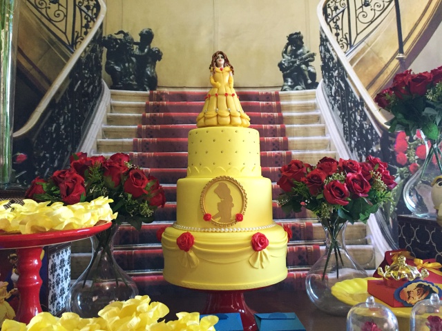 Guia Completo: Como Escolher o Bolo Cenográfico Perfeito para Seu Evento