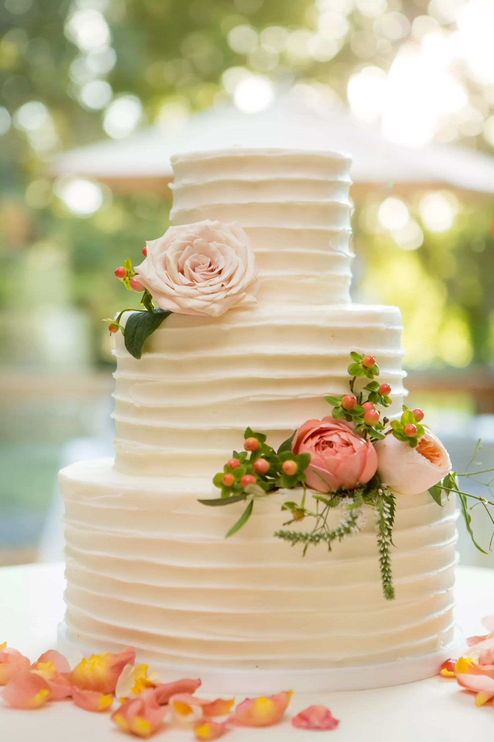 5 ideias de títulos para posts sobre bolos de casamento:
1. Tendências de Bolos de Casamento para 2026: O Que Esperar?
2. Minimalista vs. Rústico: Escolhendo o Estilo Perfeito para o Seu Bolo de Casamento
3. Sabores Inesquecíveis: Os Recheios Mais Populares para Bolos de Casamento
4. Guia Completo: Como Calcular o Tamanho e o Custo do Seu Bolo de Casamento
5. Inspiração de Bolos de Casamento: Designs Clássicos e Modernos para o Seu Grande Dia