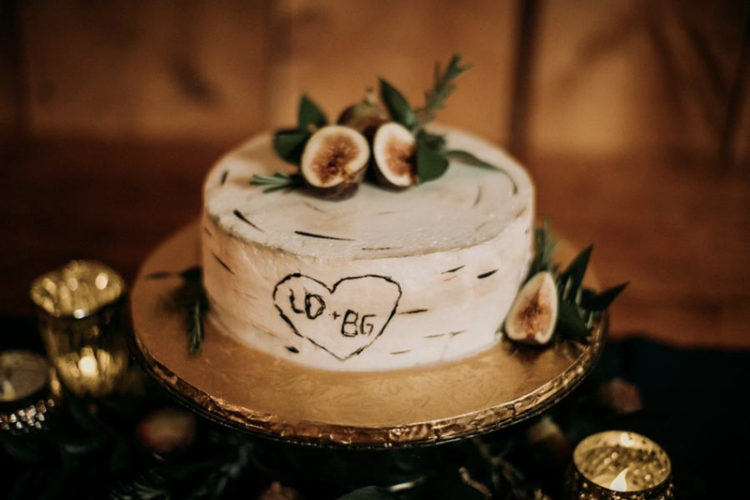 5 ideias de títulos para posts sobre bolos de casamento:
1. Tendências de Bolos de Casamento para 2026: O Que Esperar?
2. Minimalista vs. Rústico: Escolhendo o Estilo Perfeito para o Seu Bolo de Casamento
3. Sabores Inesquecíveis: Os Recheios Mais Populares para Bolos de Casamento
4. Guia Completo: Como Calcular o Tamanho e o Custo do Seu Bolo de Casamento
5. Inspiração de Bolos de Casamento: Designs Clássicos e Modernos para o Seu Grande Dia