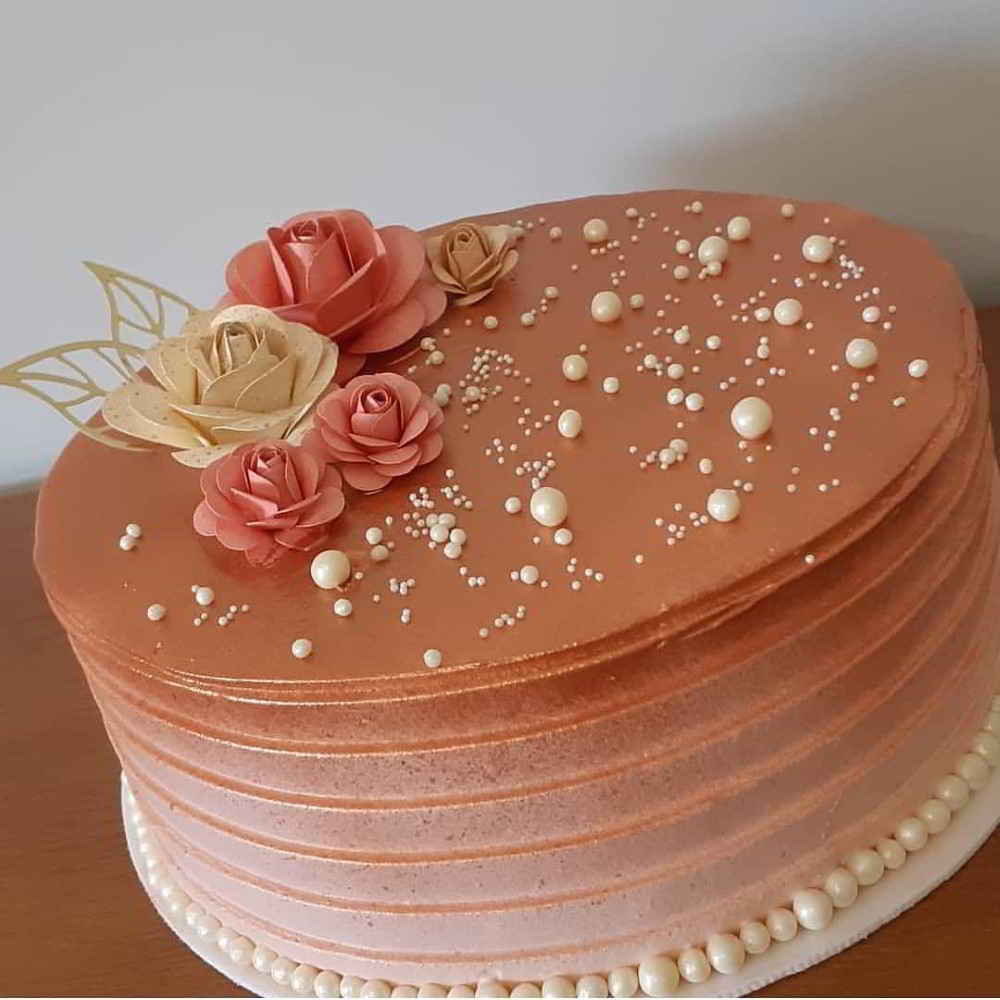 bolos com flores comestíveis