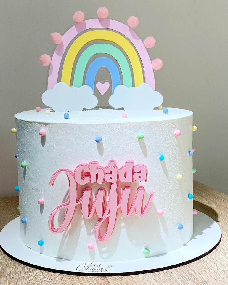 Inspirações de Bolos Arco-Íris para Mesversário e Festas Infantis