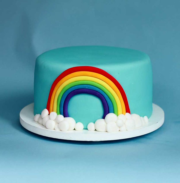 Decoração de Bolo Arco-Íris: Ideias Criativas com Pasta Americana e Toppers