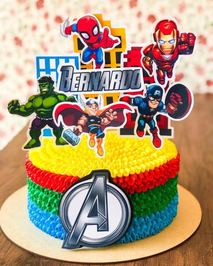 bolo vingadores para menina