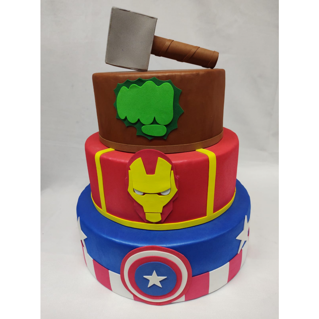 bolo vingadores em biscuit