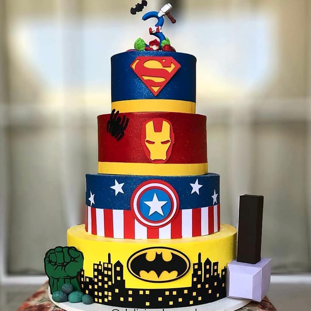 bolo vingadores baby