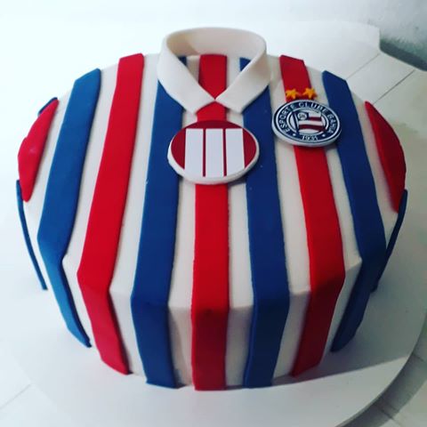 Além do Campo: Dicas de Sabores e Confeitarias para o Bolo Temático do Bahia