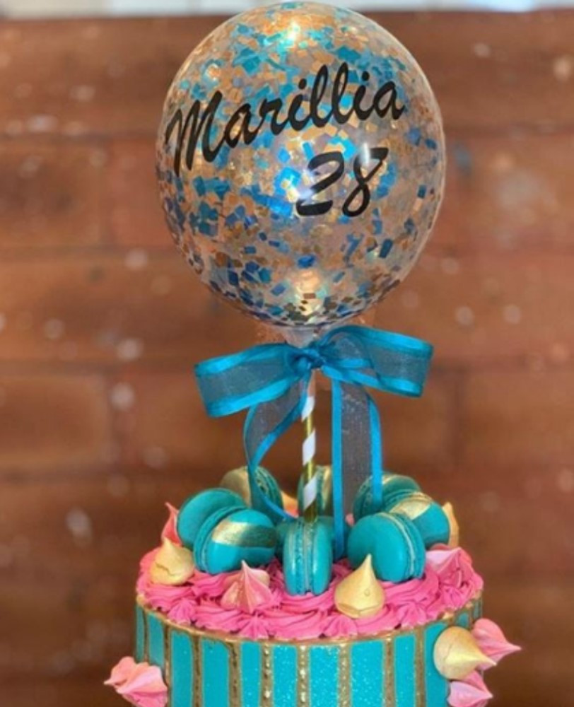 bolo decorado balão confete