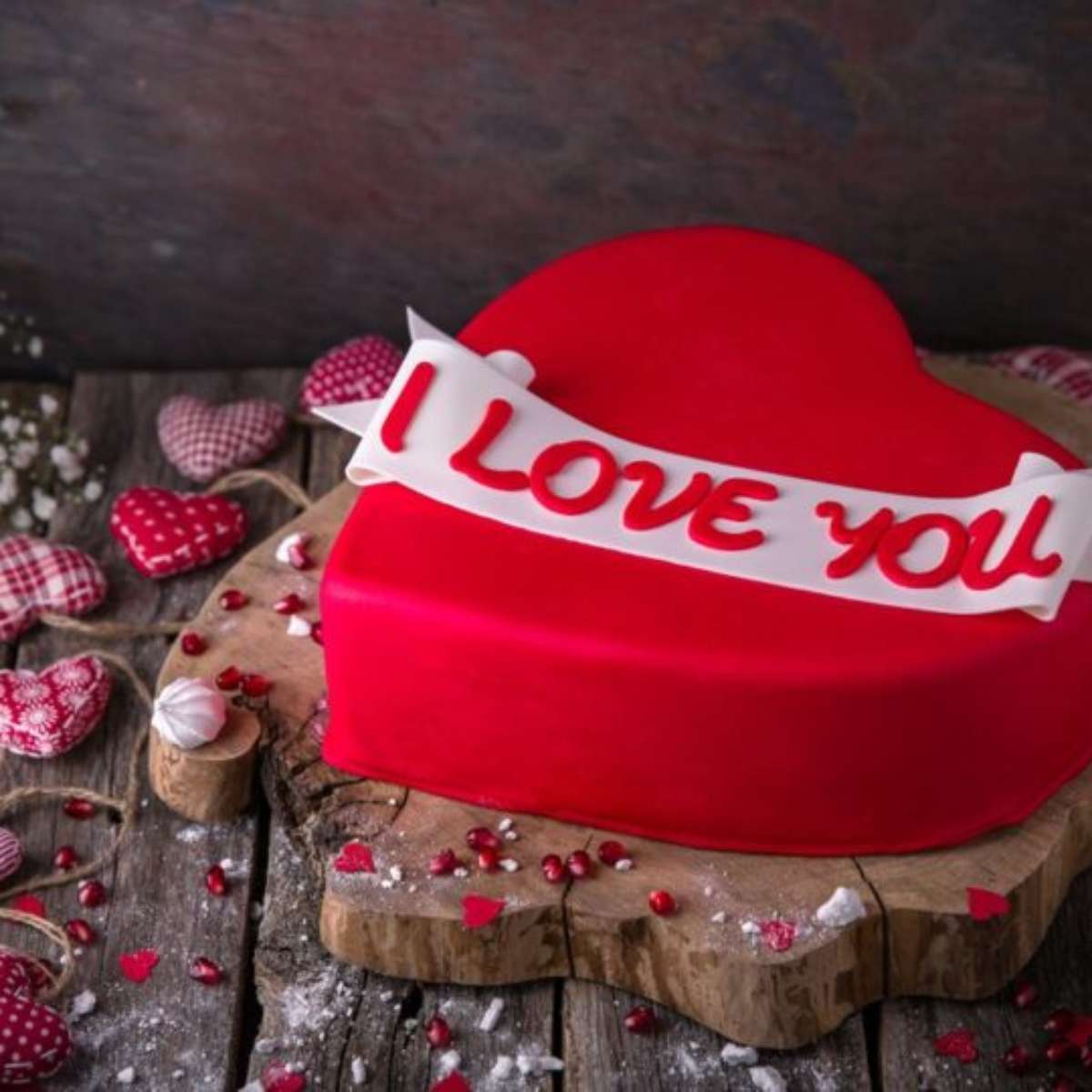 quanto custa um bolo decorado casal apaixonado