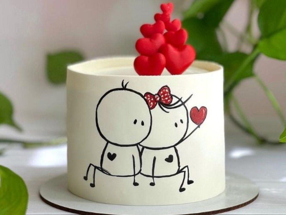 bolo decorado casal apaixonado vs bolo tradicional