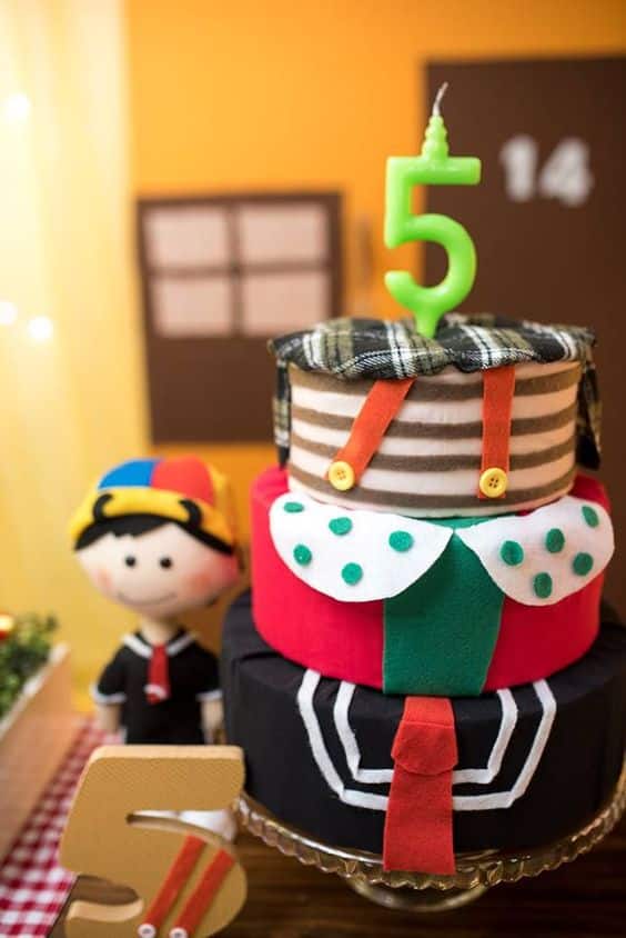 bolo decorado chaves leite ninho