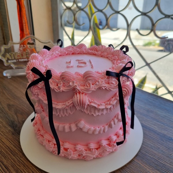 Guia Completo de Decoração Minimalista para Bolos