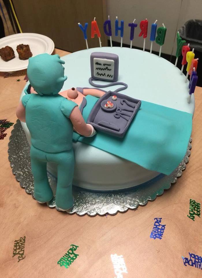 5 ideias de títulos:
1. Bolo de Formatura em Medicina: Inspirações e Tendências
2. Decorações Criativas para Bolos com Tema Medicina
3. Do Clássico ao Moderno: Estilos de Bolos para Profissionais da Saúde
4. O Significado das Cores e Símbolos em Bolos de Medicina
5. Bento Cakes Temáticos: Uma Doce Homenagem à Medicina