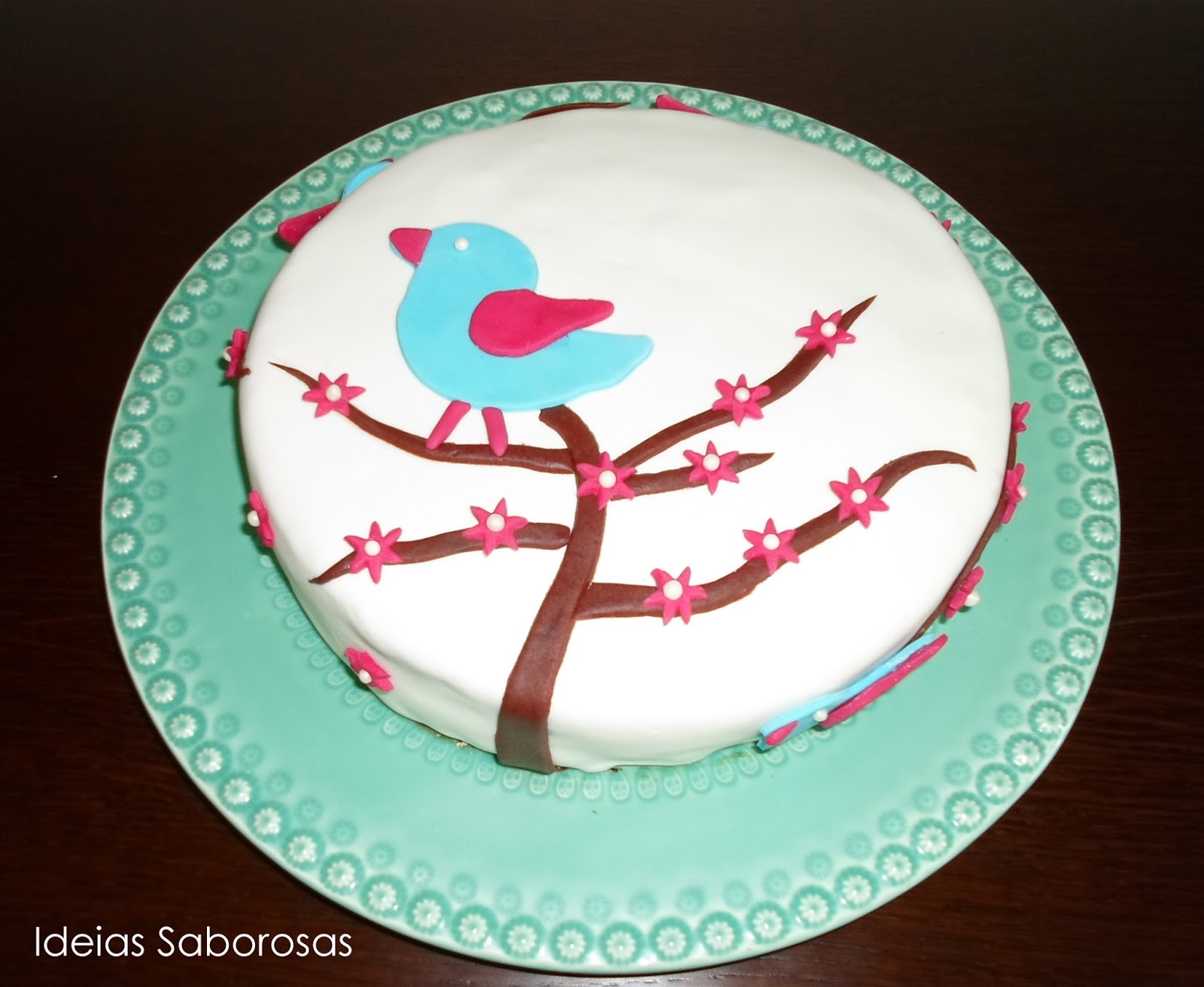 bolo decorado pássaros chá de bebê