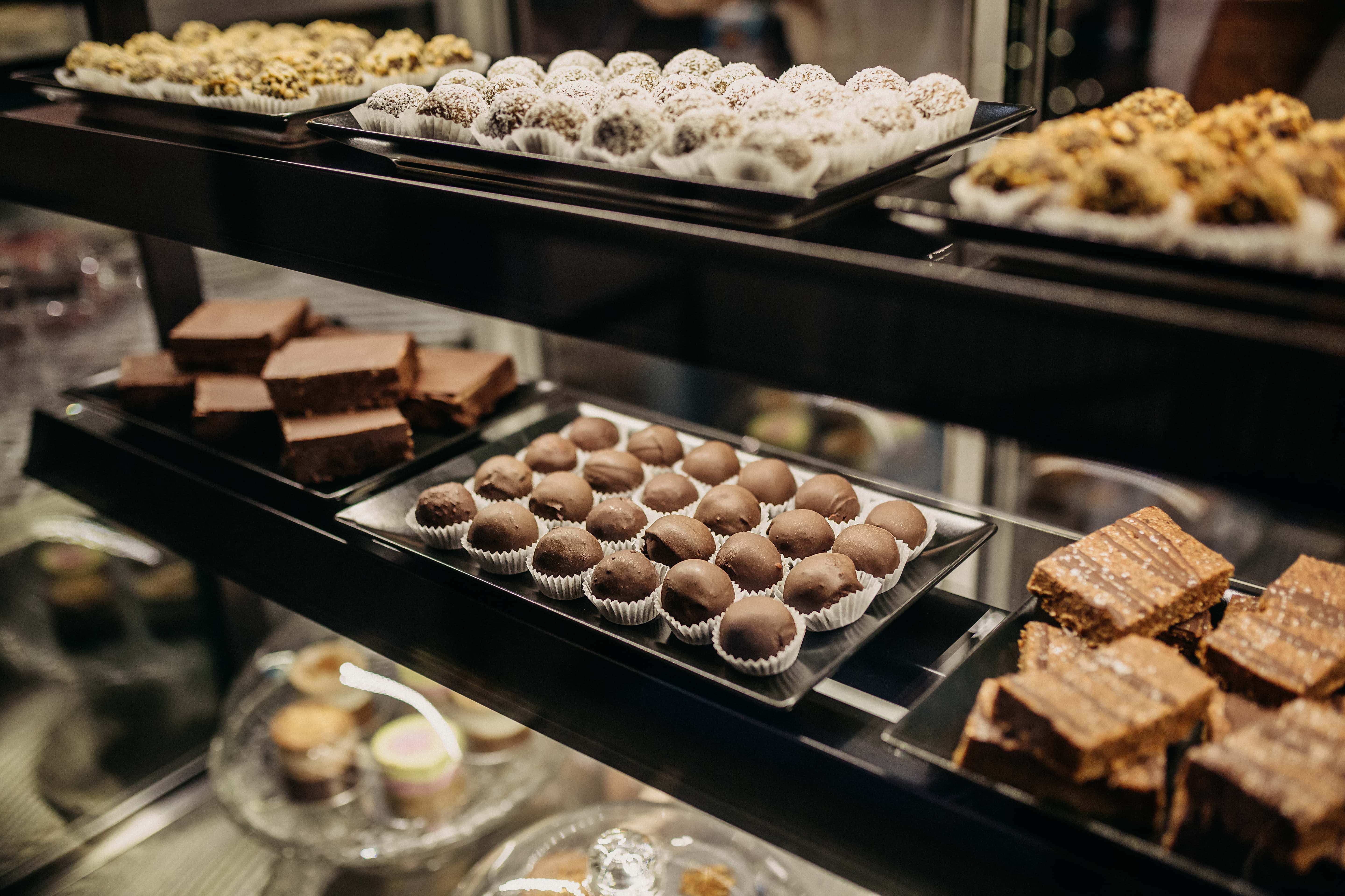 bolo estante vs bolo tradicional qual escolher