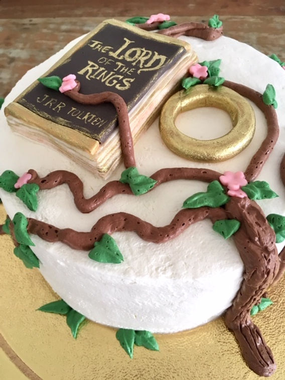 DIY: Decoração Simples para Bolo Senhor dos Anéis com Toppers