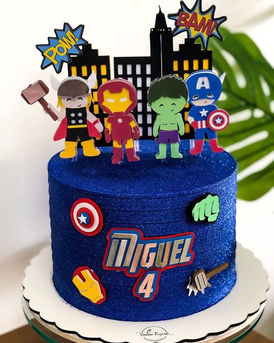 bolo decorado super herois menino