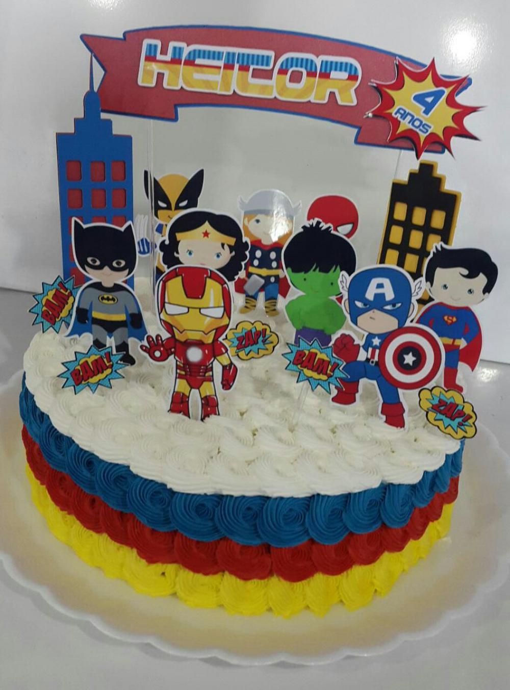 bolo decorado super herois simples
